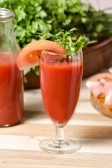 Напитки и сок из помидоров